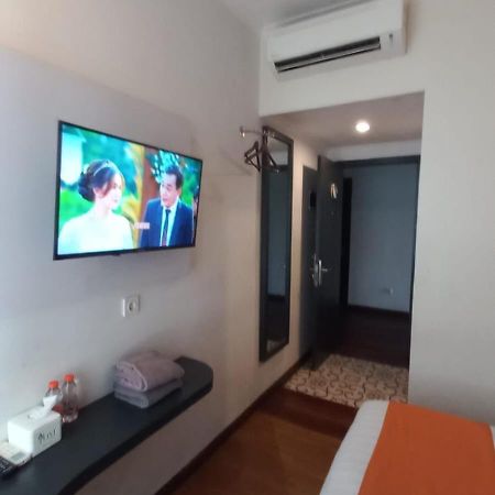 Front One Boutique Tugu Muda Semarang Hotell Exteriör bild