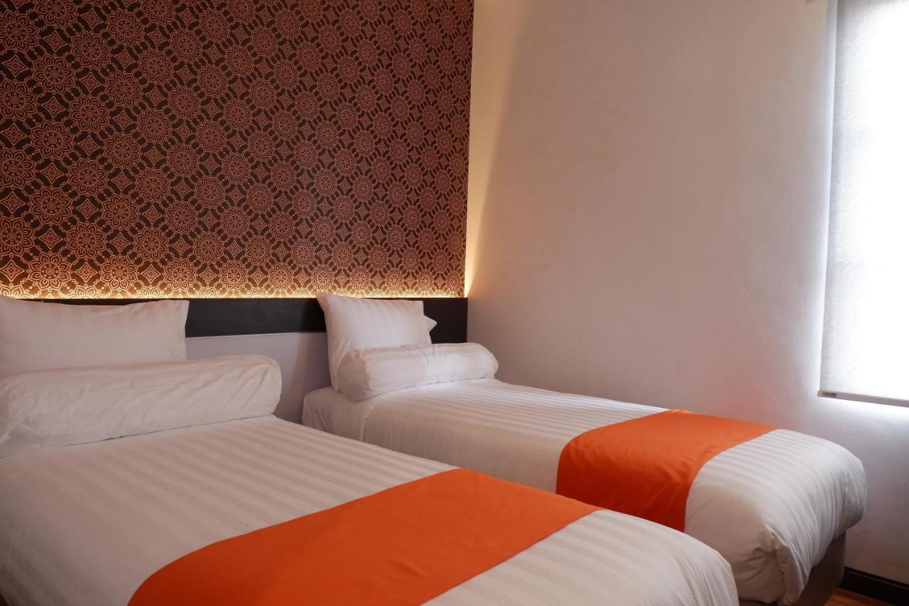 Front One Boutique Tugu Muda Semarang Hotell Exteriör bild