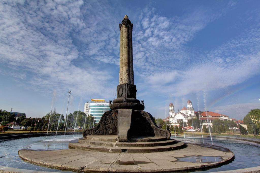 Front One Boutique Tugu Muda Semarang Hotell Exteriör bild