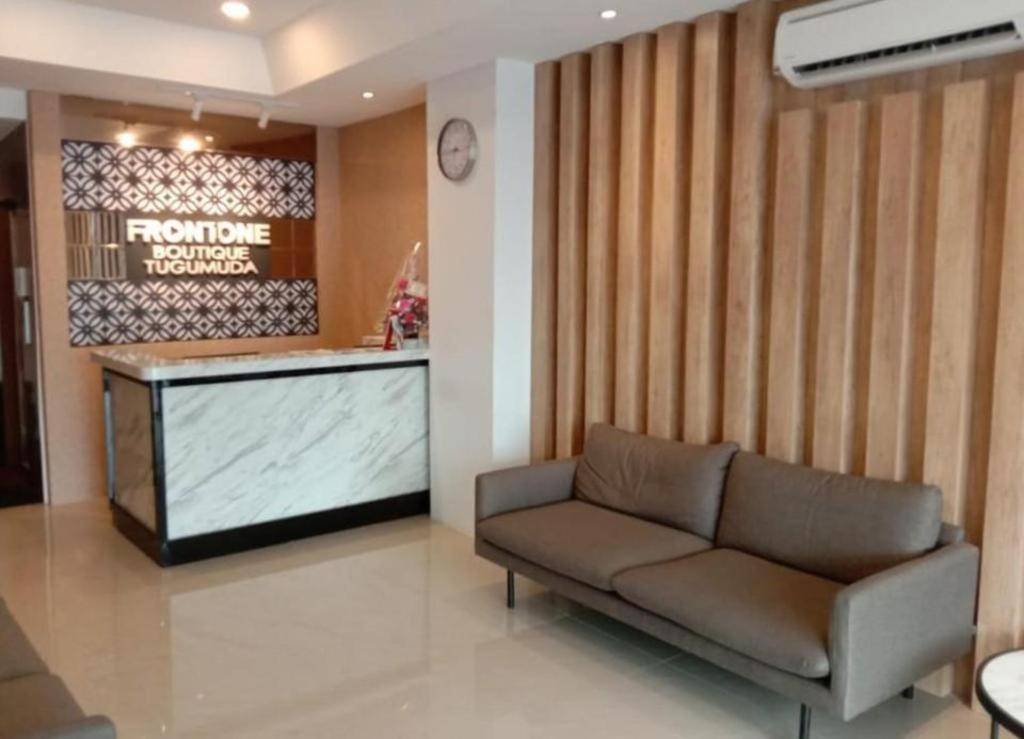 Front One Boutique Tugu Muda Semarang Hotell Exteriör bild