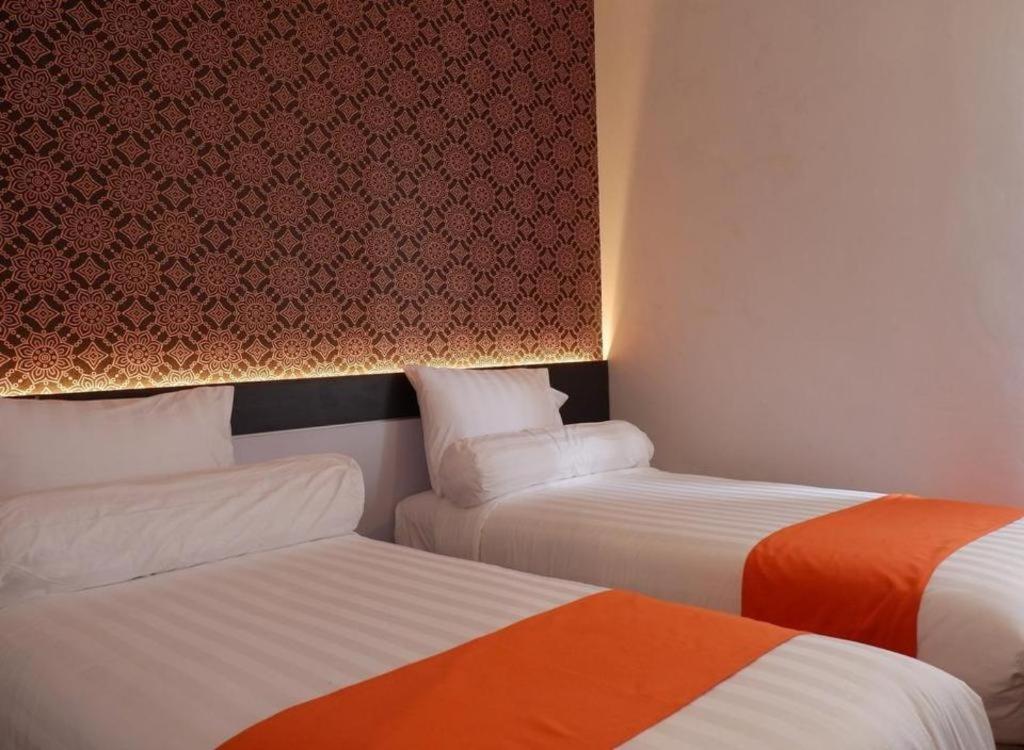 Front One Boutique Tugu Muda Semarang Hotell Exteriör bild