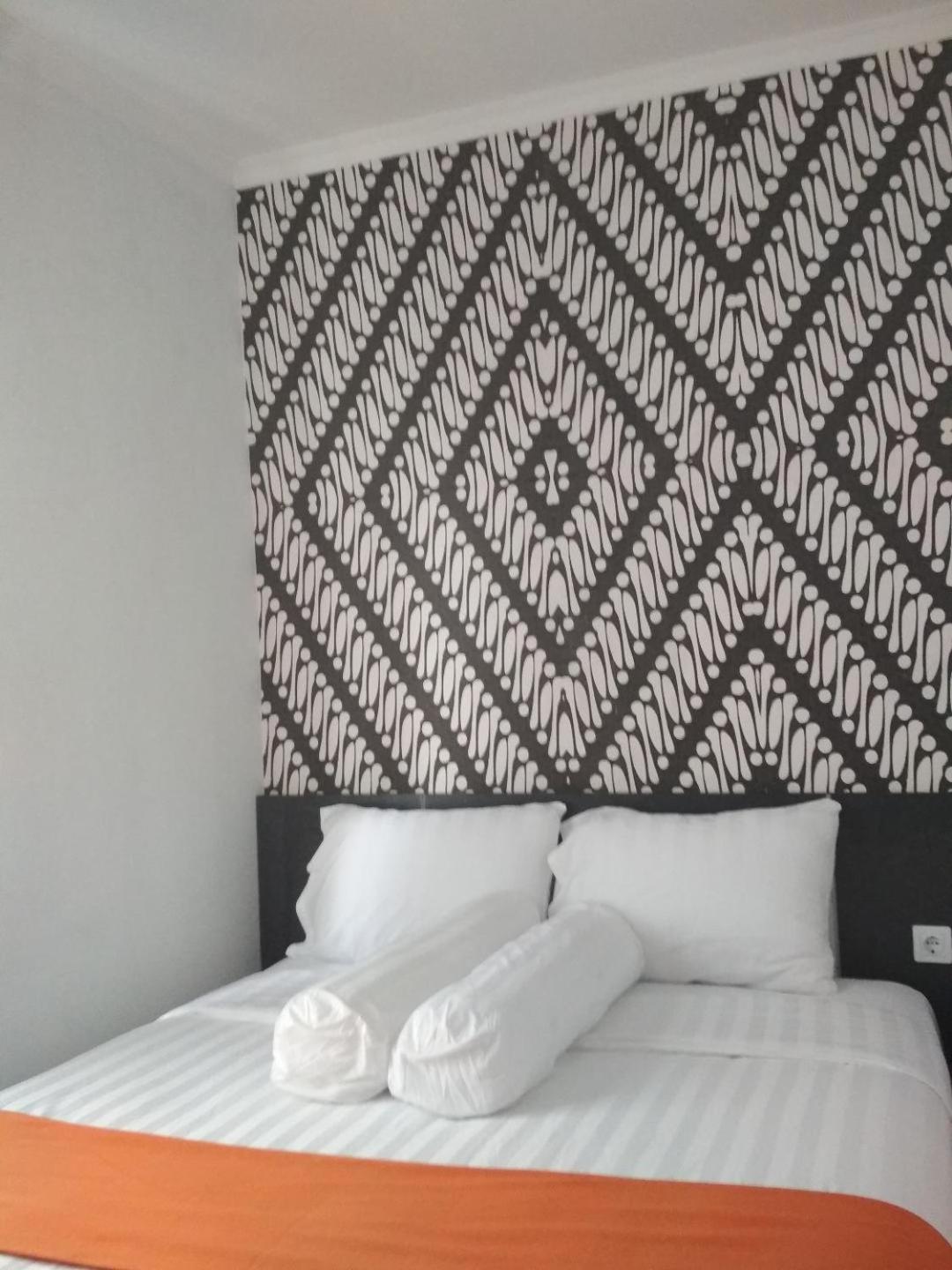 Front One Boutique Tugu Muda Semarang Hotell Exteriör bild