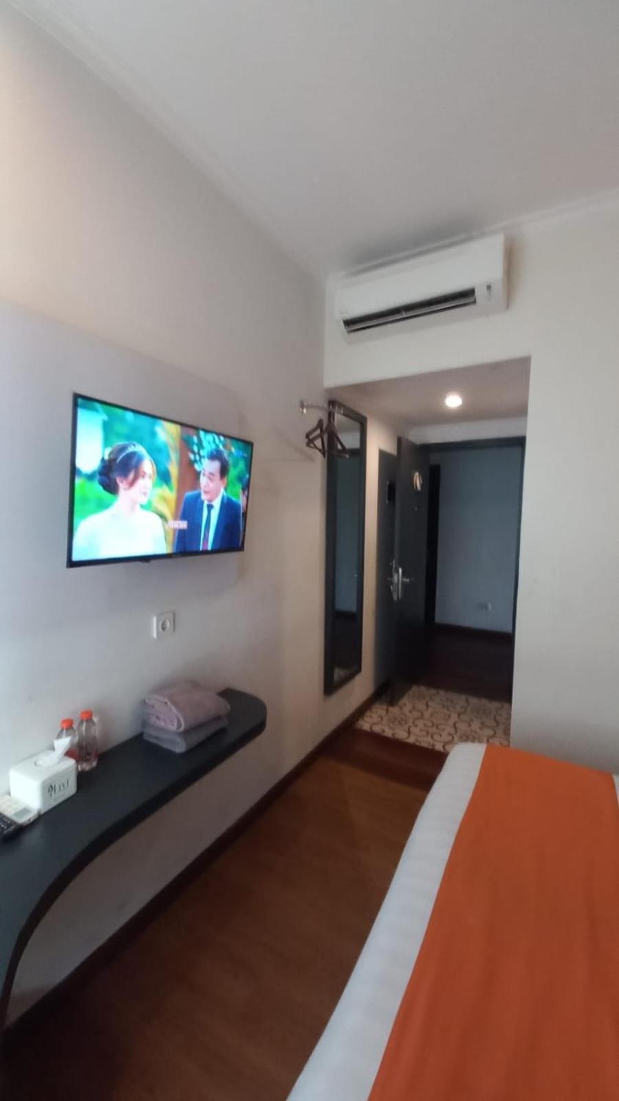 Front One Boutique Tugu Muda Semarang Hotell Exteriör bild
